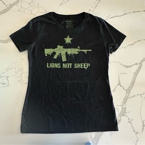Lions Not Sheep Exclusive Woman’s XL Top NWT